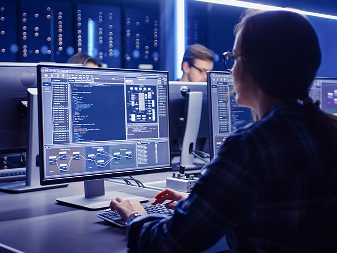 engineer-monitoring-manufacturing-data