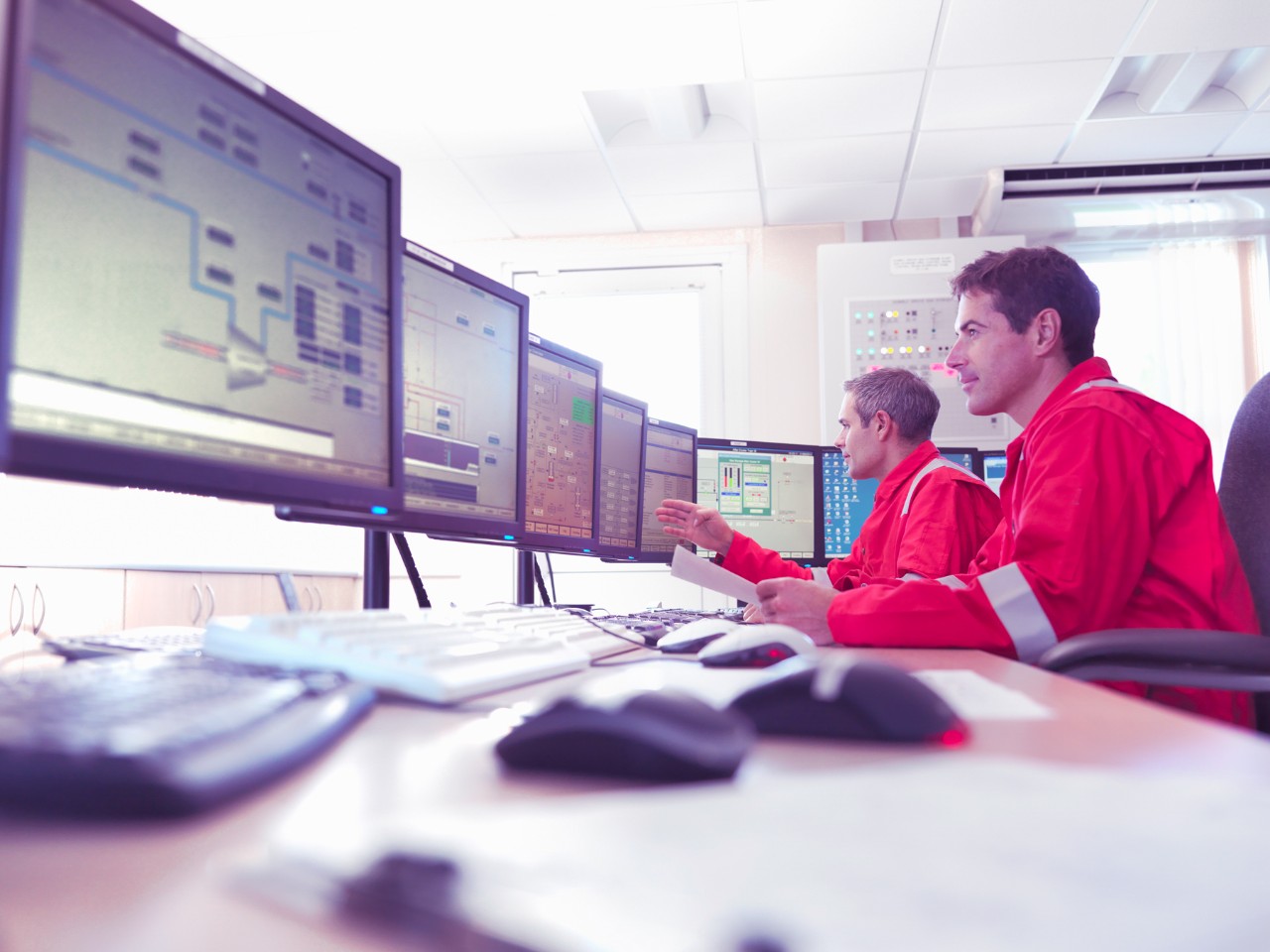 42-26936591 Workers in control room of gas plant --- Image by © Monty Rakusen/cultura/Corbis